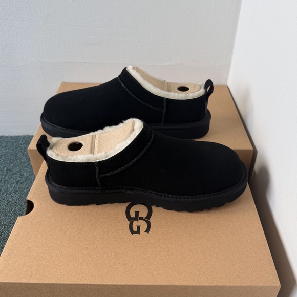 UGG WOMEN'S CLASSIC MICRO (BLK) - Picture 1 of 3